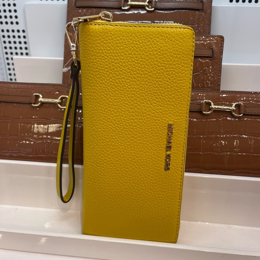 MICHAEL KORS Jet Set Travel Lg Pebbl Leather Continental Wristlet Wallet 
Honey - Picture 7 of 16